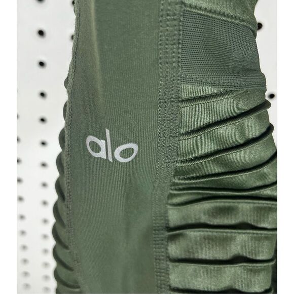 Alo Yoga leggings size M - Picture 11 of 12